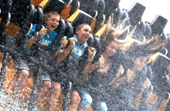 SAVE 30% ON FAMILY THEME PARKS